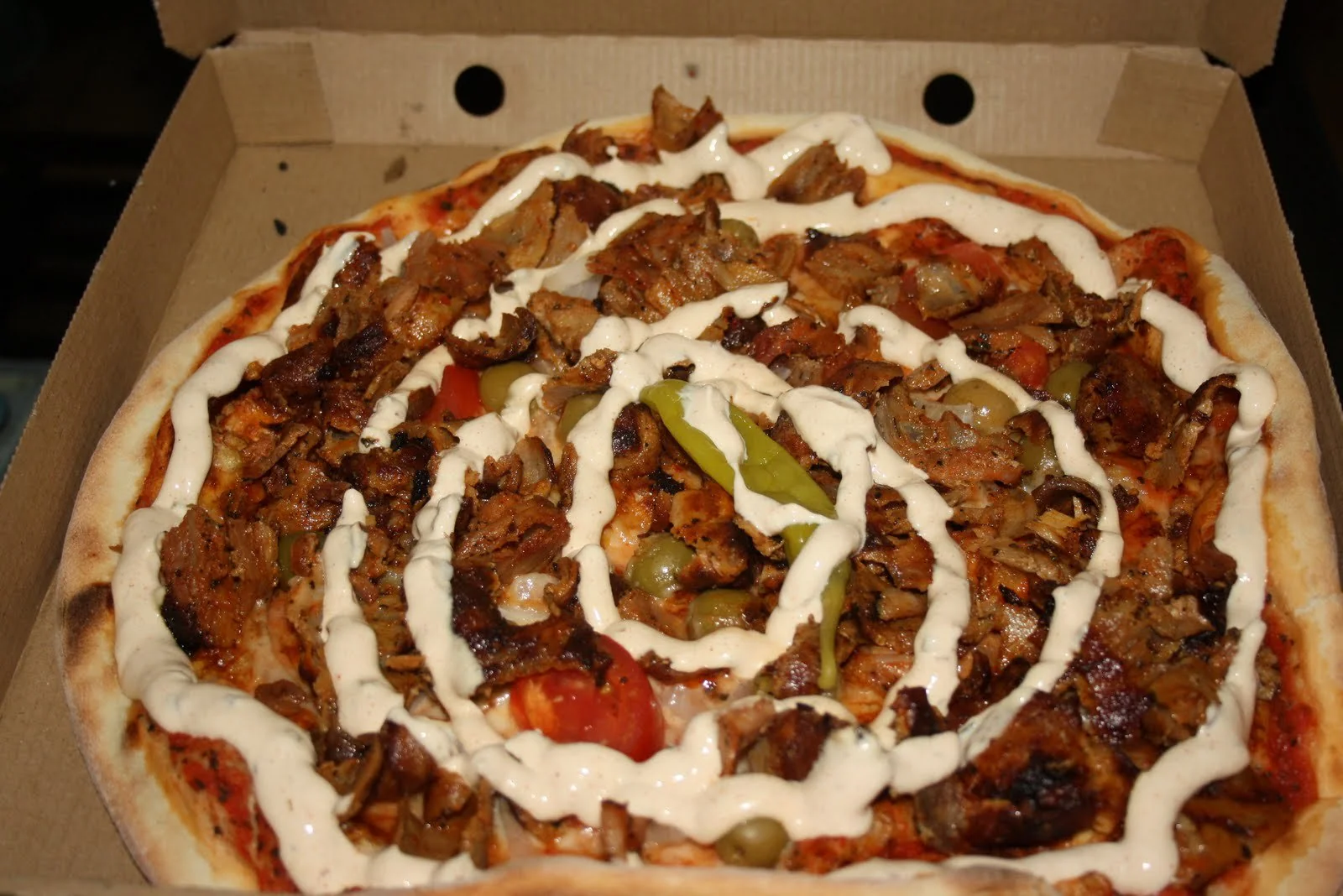 Kebabpizza med mildsås