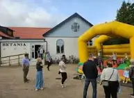 samling utanför betaniakyrkan